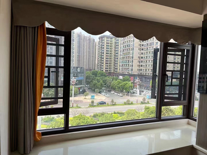 MC-003  窗紗一體帶護(hù)欄實(shí)景